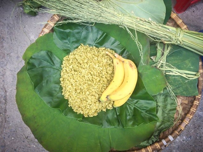 Cốm làng Vòng luôn là món ăn đặc trưng được yêu thích của mùa Thu Hà Nội.